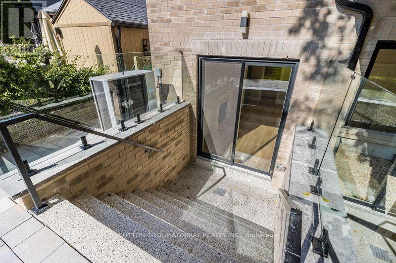 25 YORKVIEW DRIVE - 40