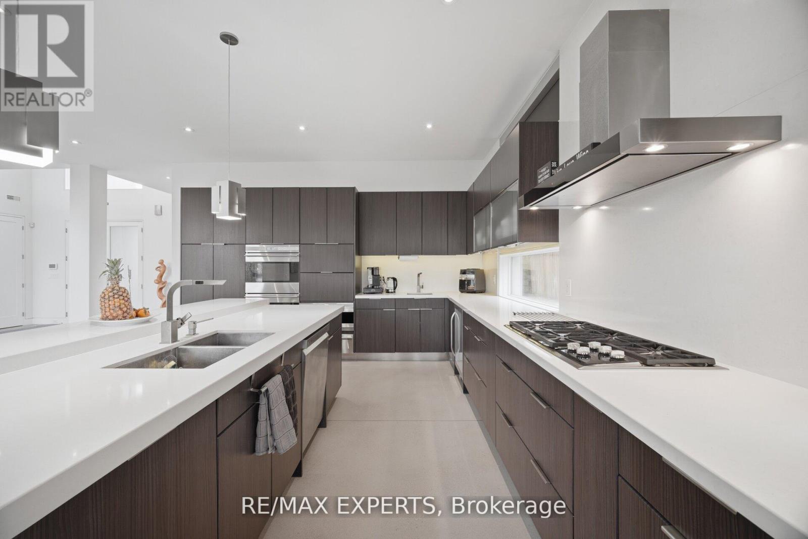 1527 GLENHILL CRESCENT - 10