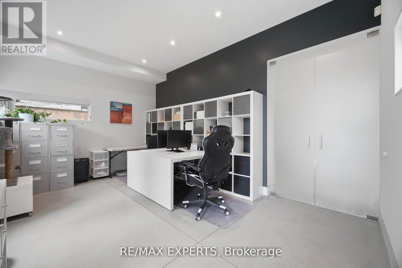 1527 GLENHILL CRESCENT - 21
