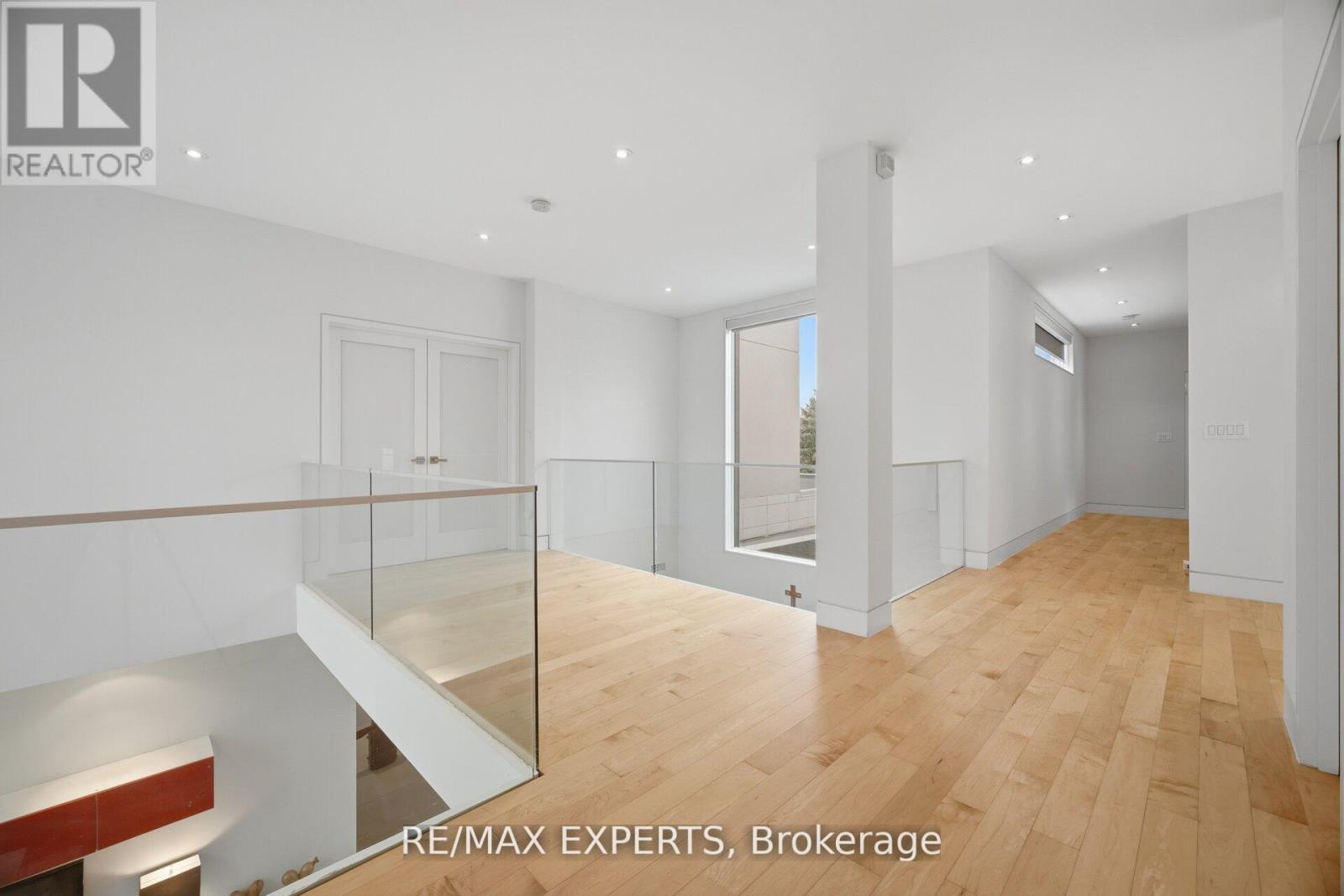 1527 GLENHILL CRESCENT - 24