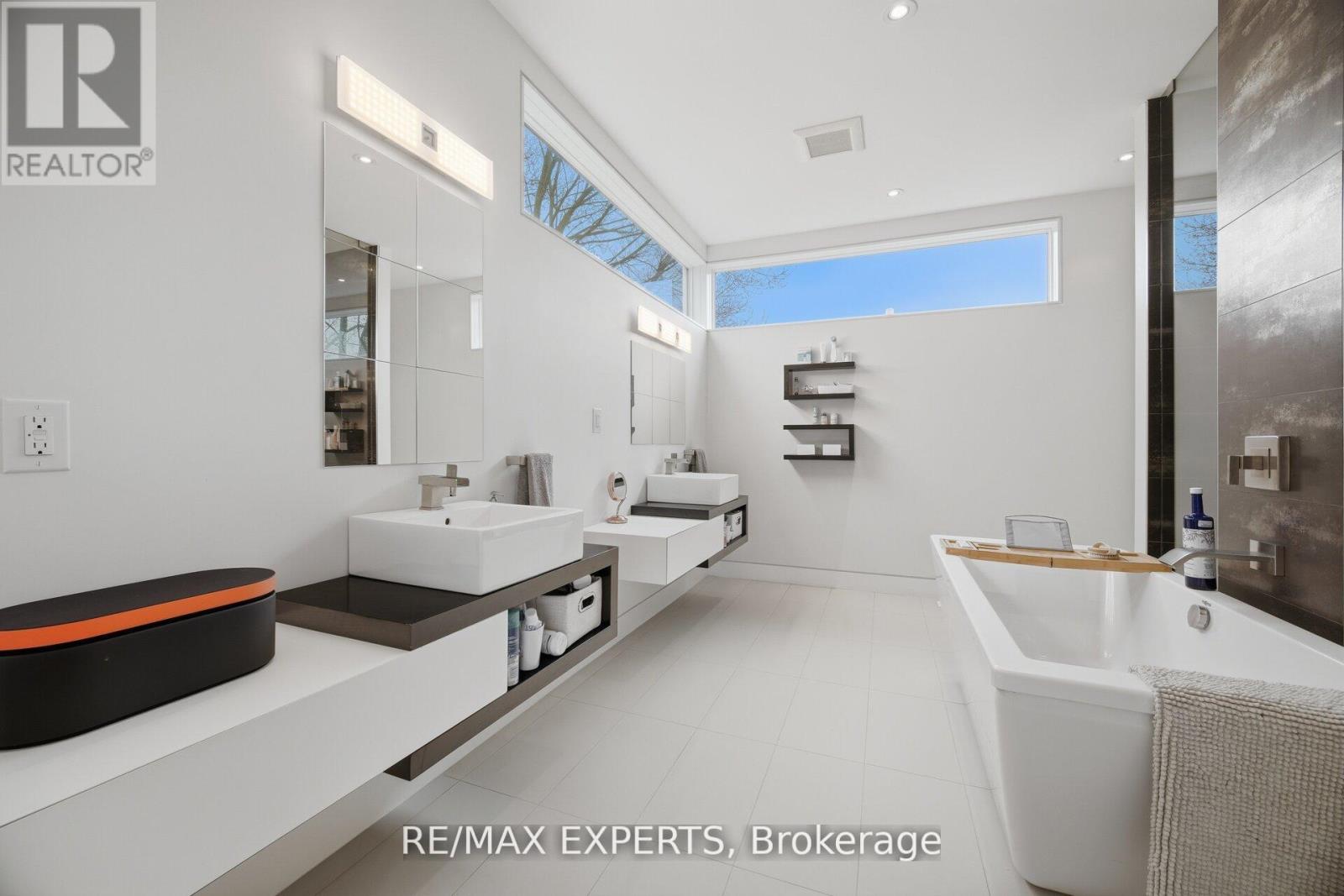 1527 GLENHILL CRESCENT - 27