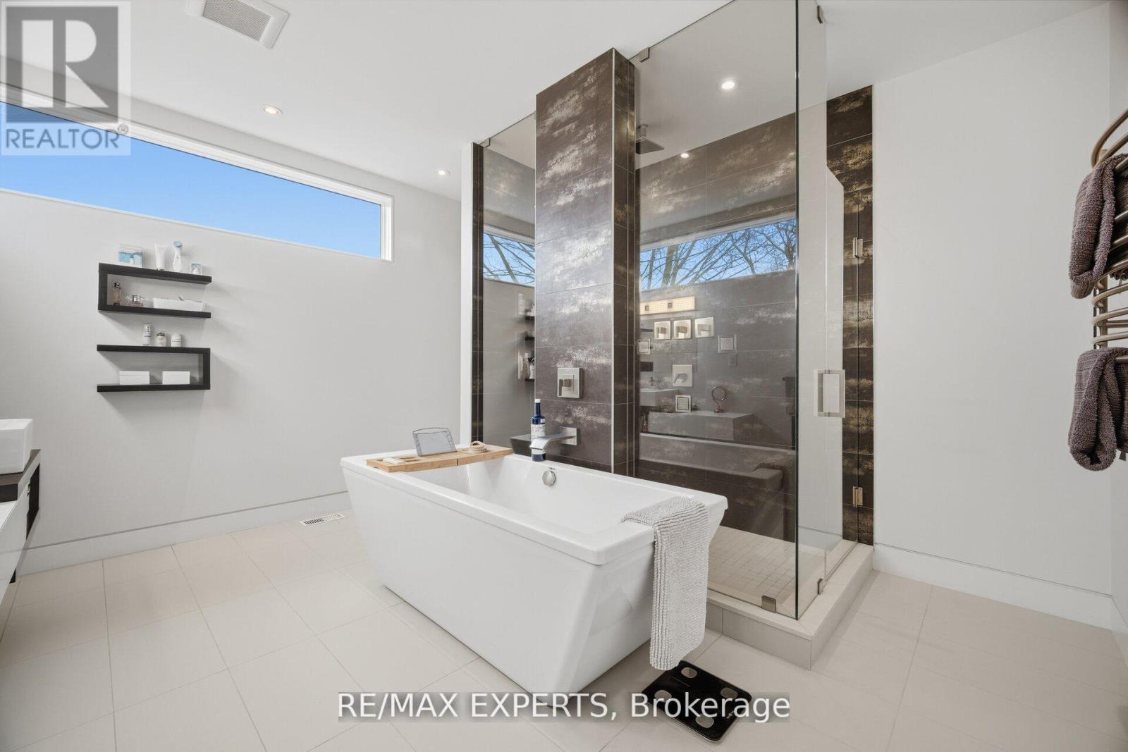 1527 GLENHILL CRESCENT - 28