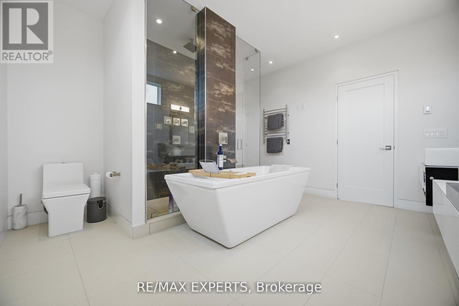 1527 GLENHILL CRESCENT - 30