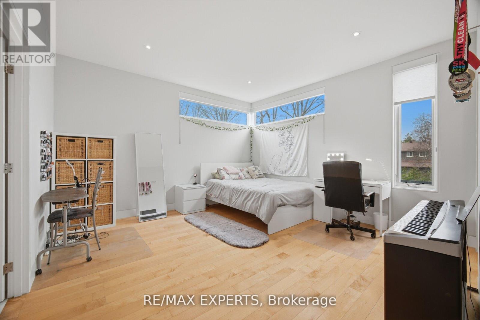 1527 GLENHILL CRESCENT - 31