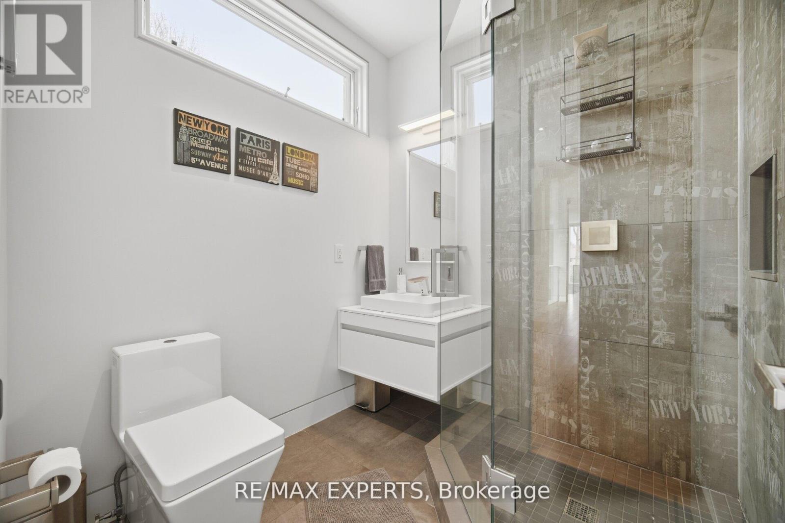1527 GLENHILL CRESCENT - 34