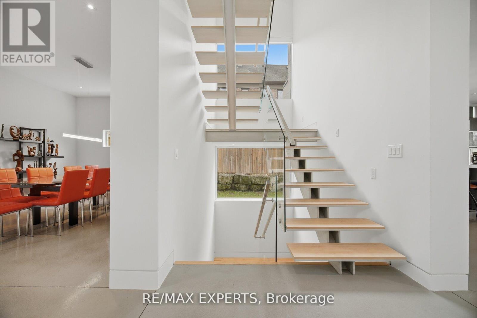 1527 GLENHILL CRESCENT - 35
