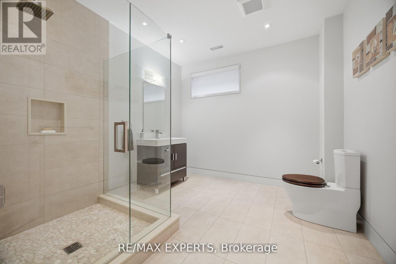 1527 GLENHILL CRESCENT - 39