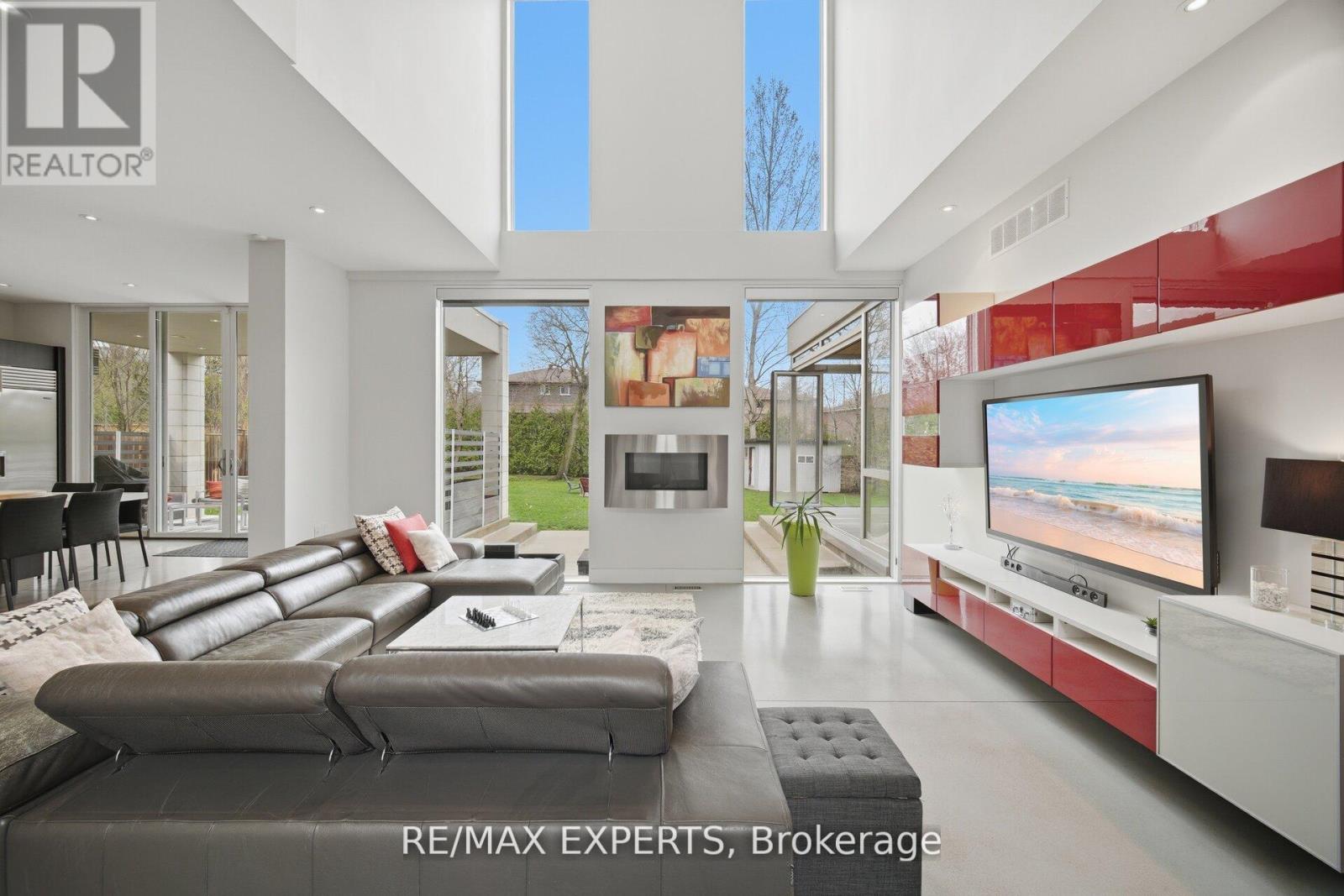 1527 GLENHILL CRESCENT - 5