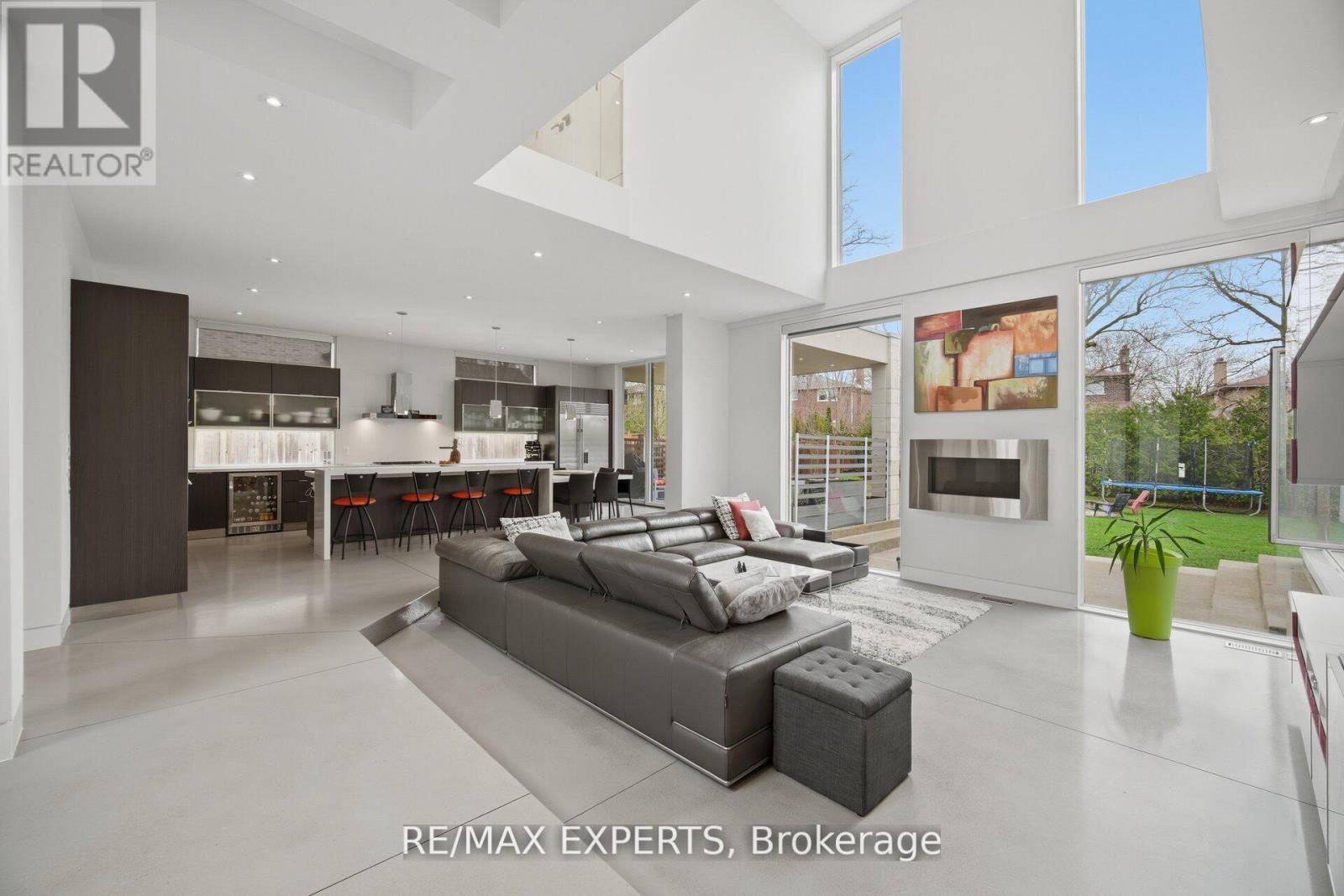 1527 GLENHILL CRESCENT - 9