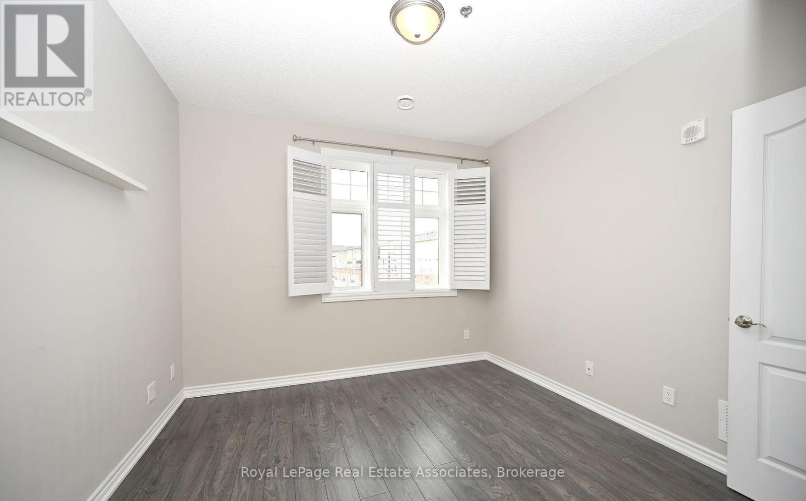 #209 1370 COSTIGAN ROAD - 32