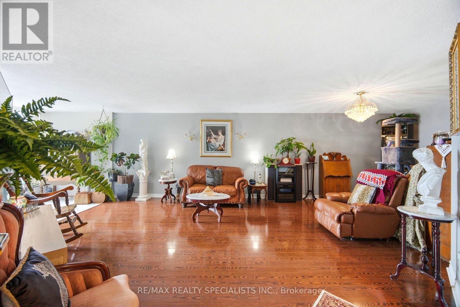 #805 5 ROWNTREE ROAD N - Image 11
