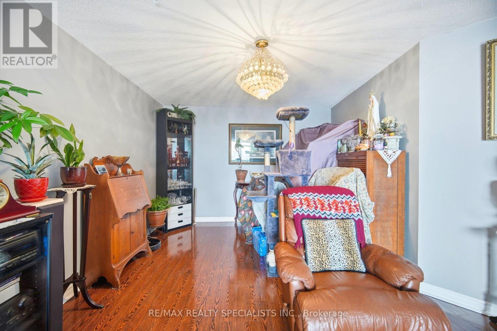 #805 5 ROWNTREE ROAD N - Image 12