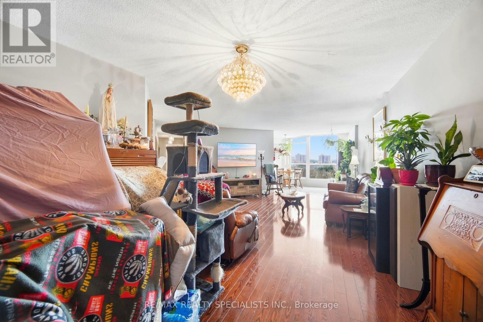 #805 5 ROWNTREE ROAD N - Image 13