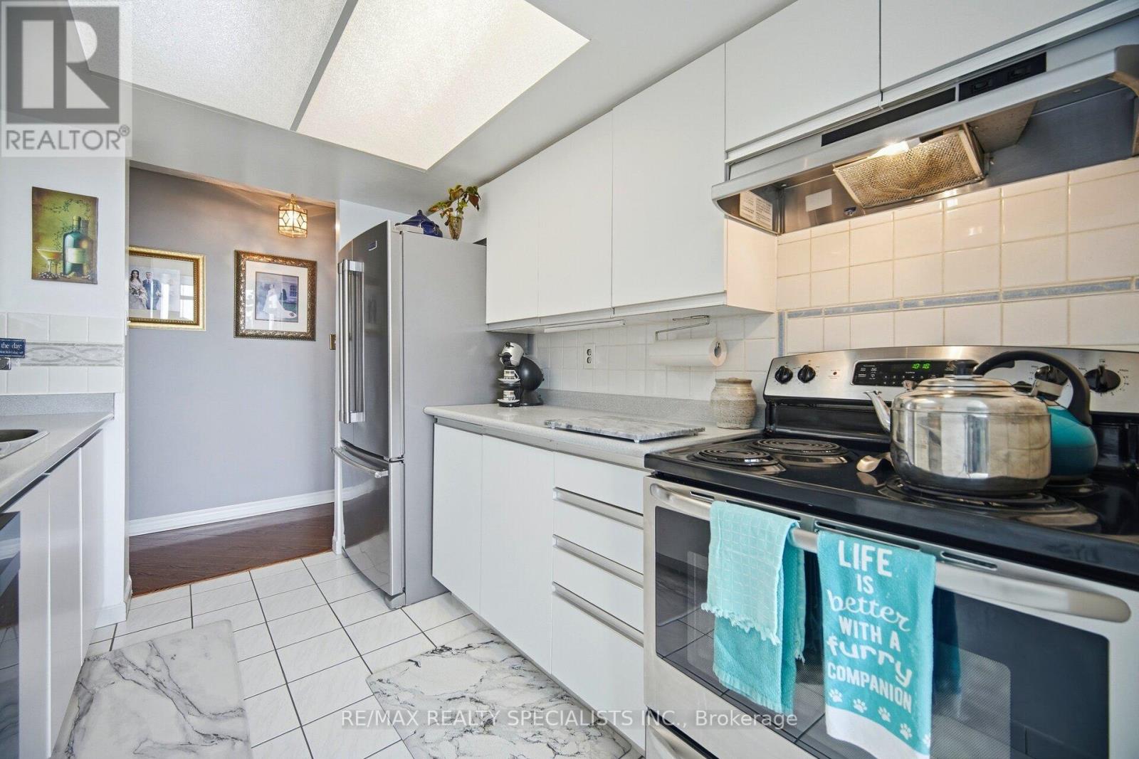 #805 5 ROWNTREE ROAD N - Image 19