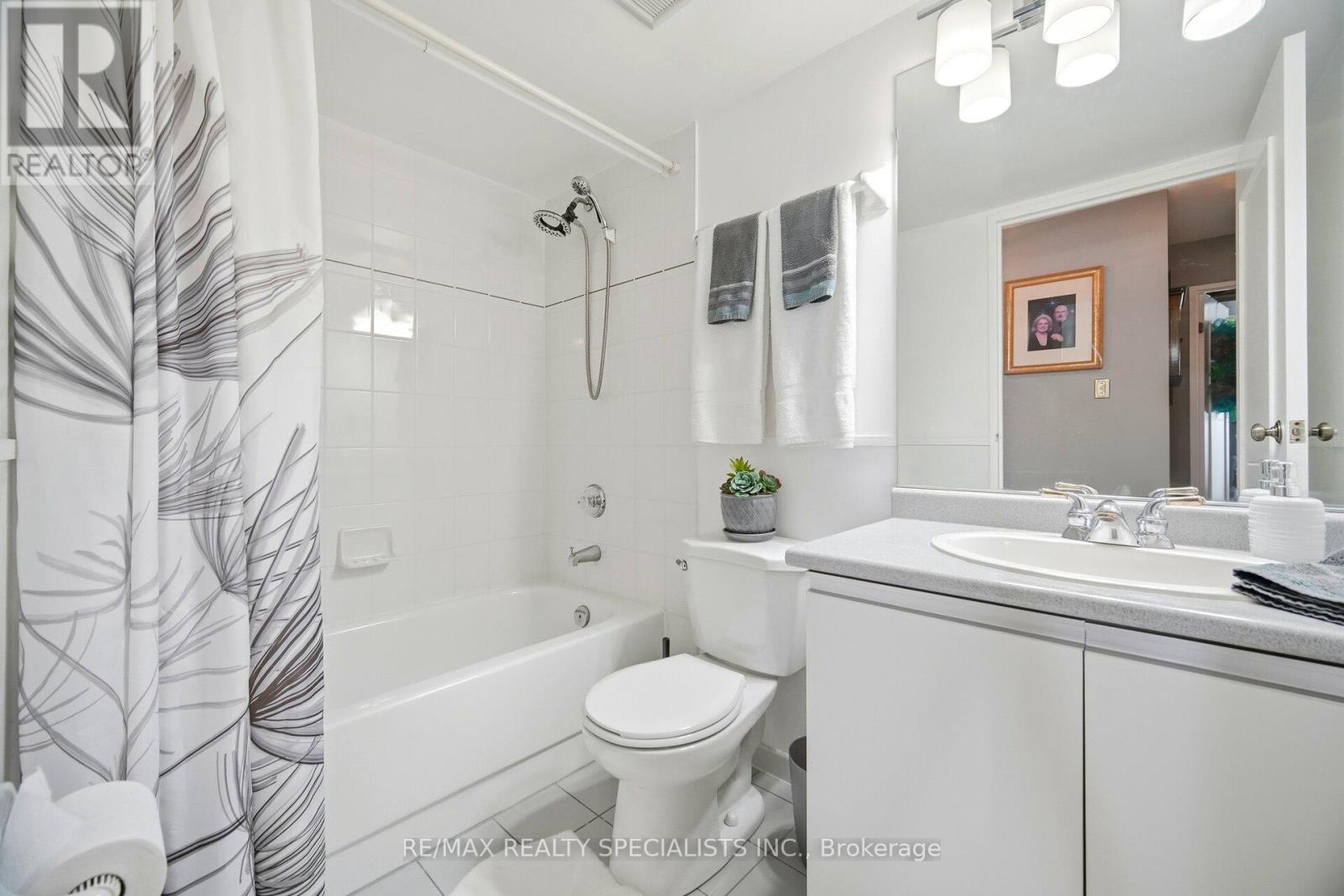 #805 5 ROWNTREE ROAD N - Image 23