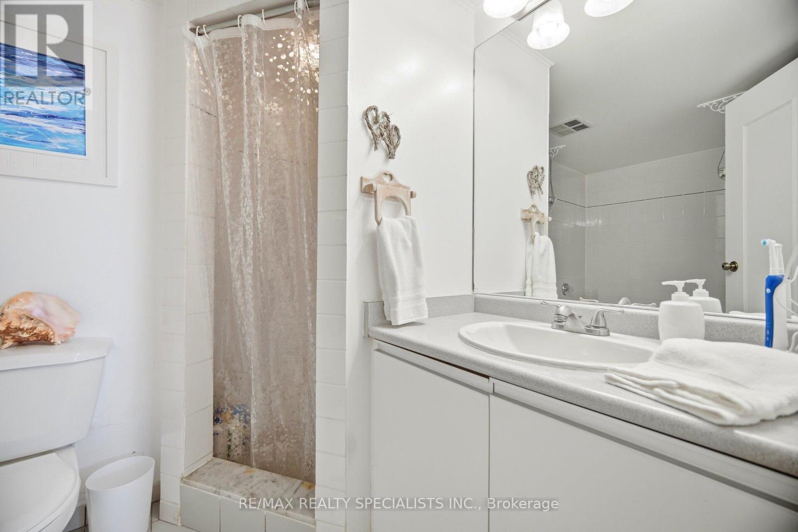 #805 5 ROWNTREE ROAD N - Image 27