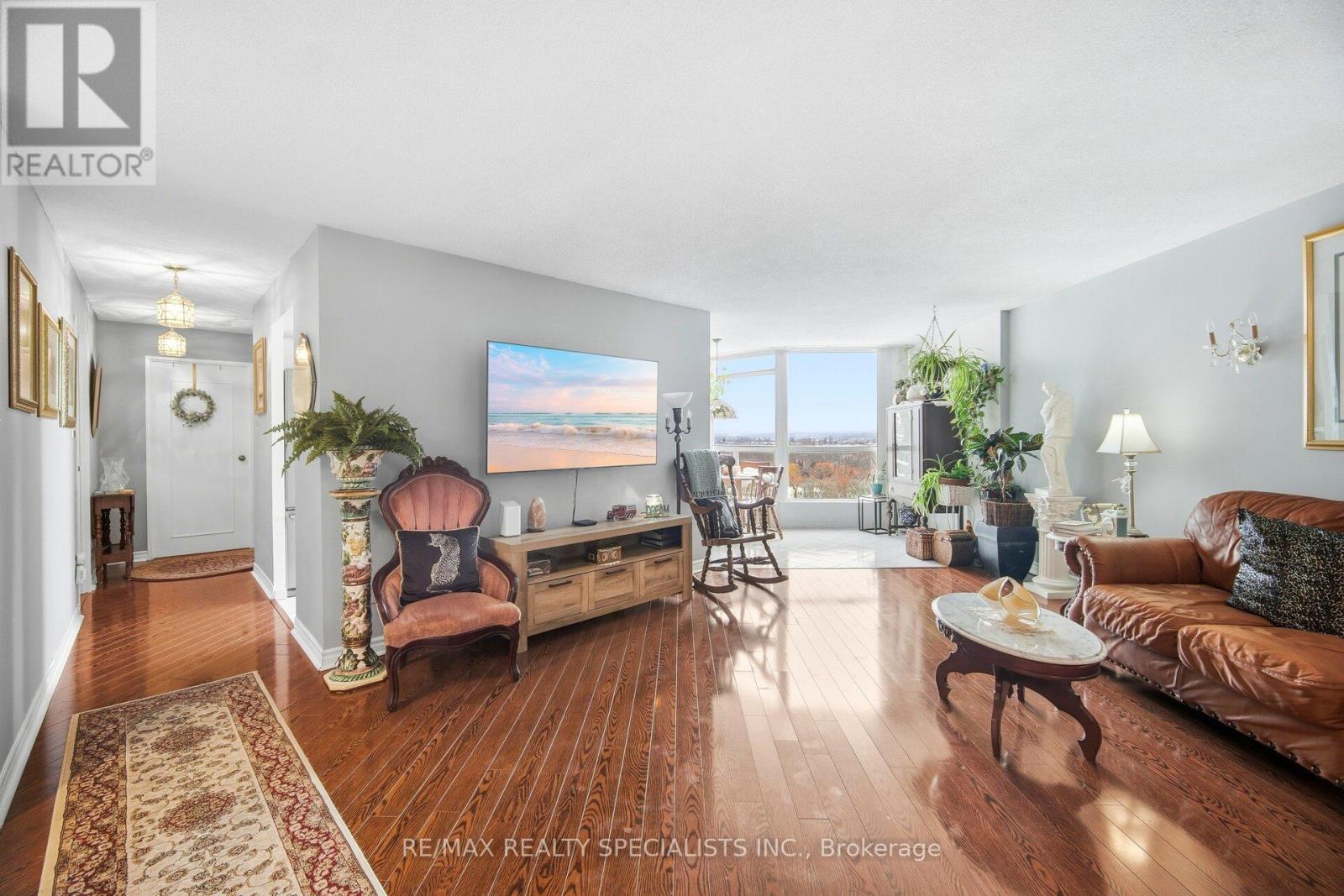 #805 5 ROWNTREE ROAD N - Image 9