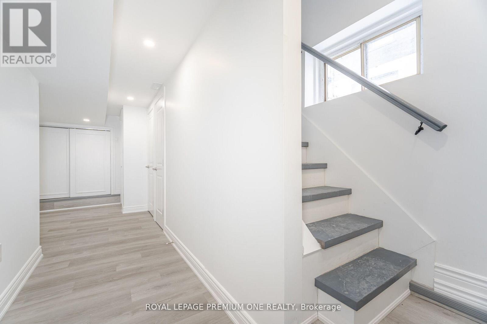 71 MILL STREET S - 32
