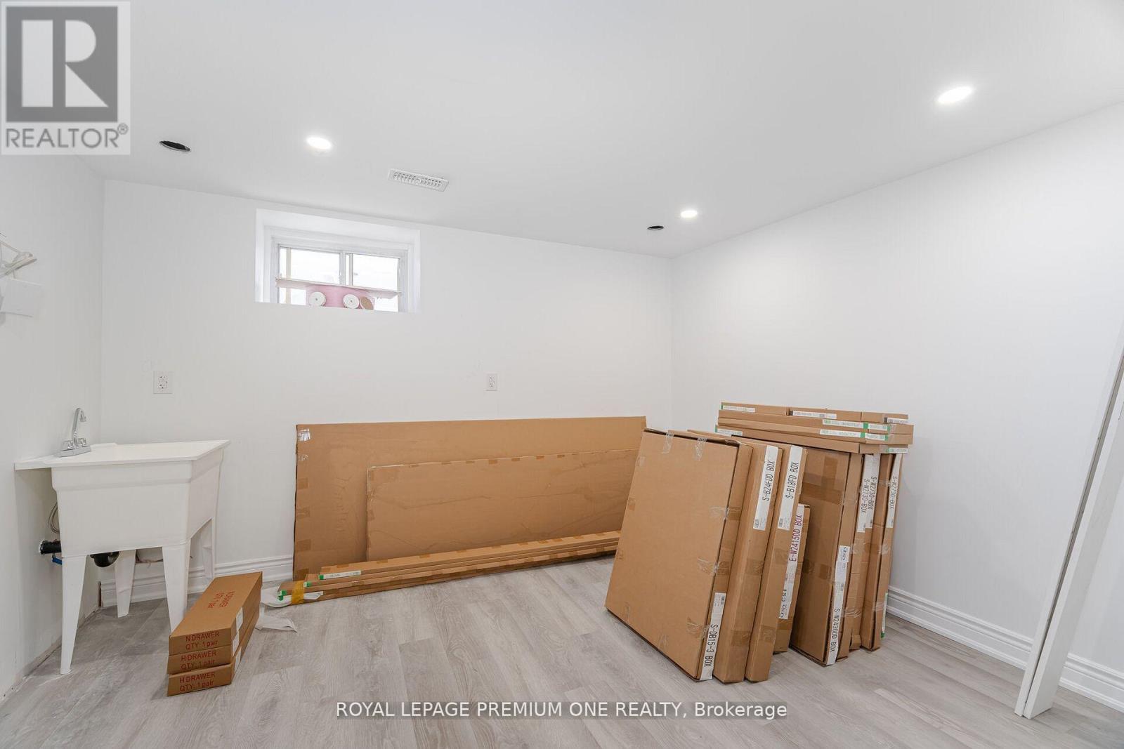 71 MILL STREET S - 33