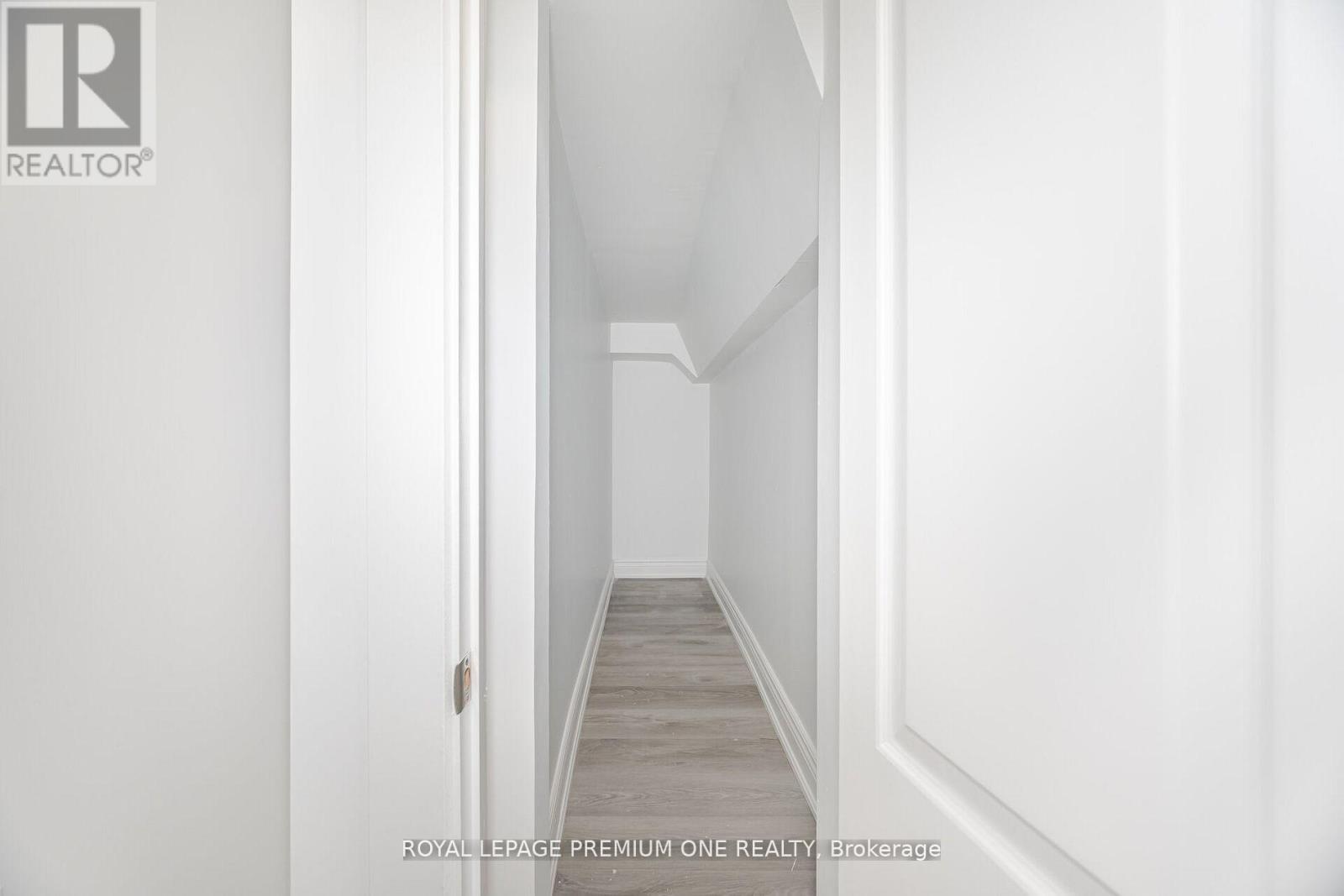 71 MILL STREET S - 35