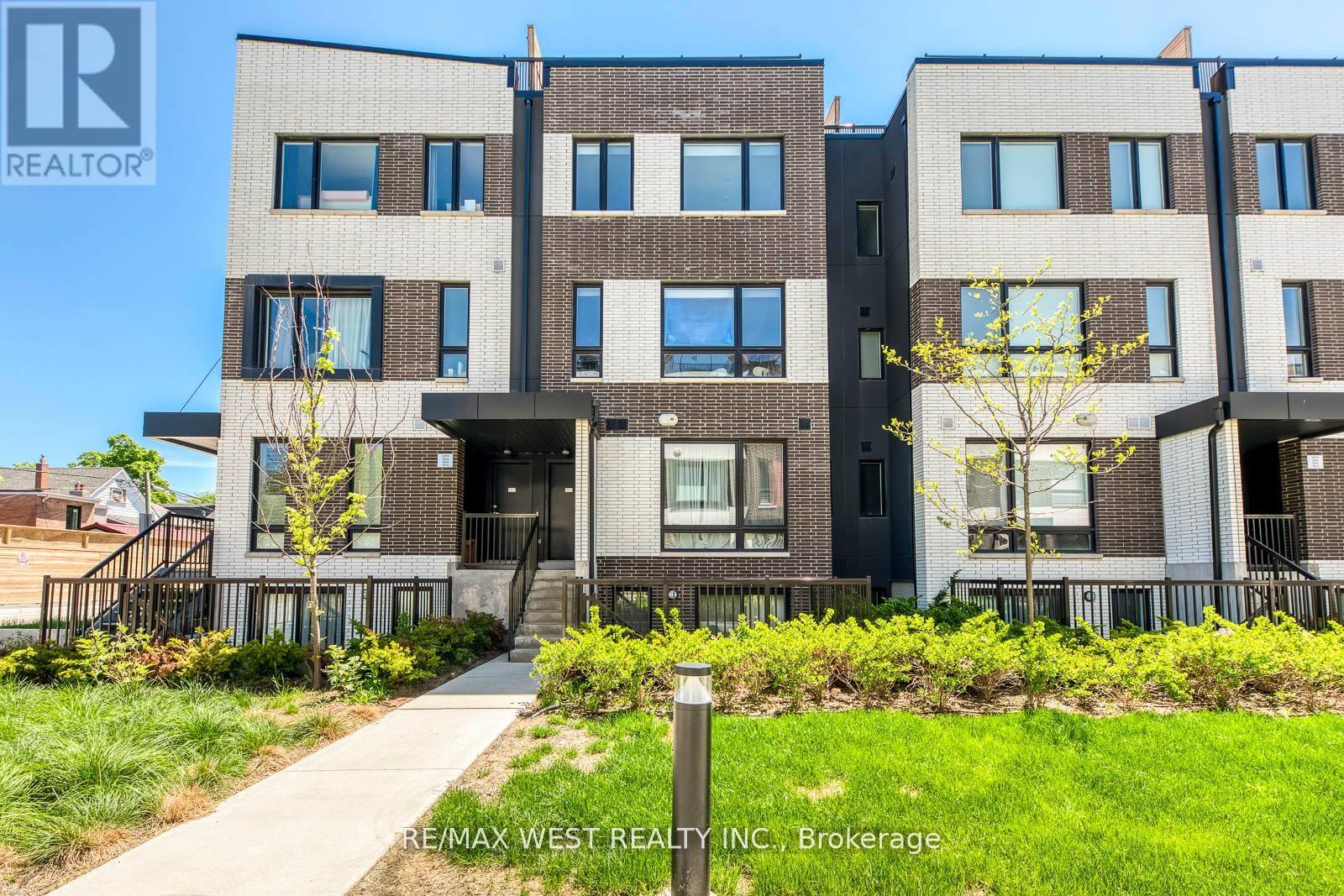 Photo of 30 Ed Clark Gardens Boulevard