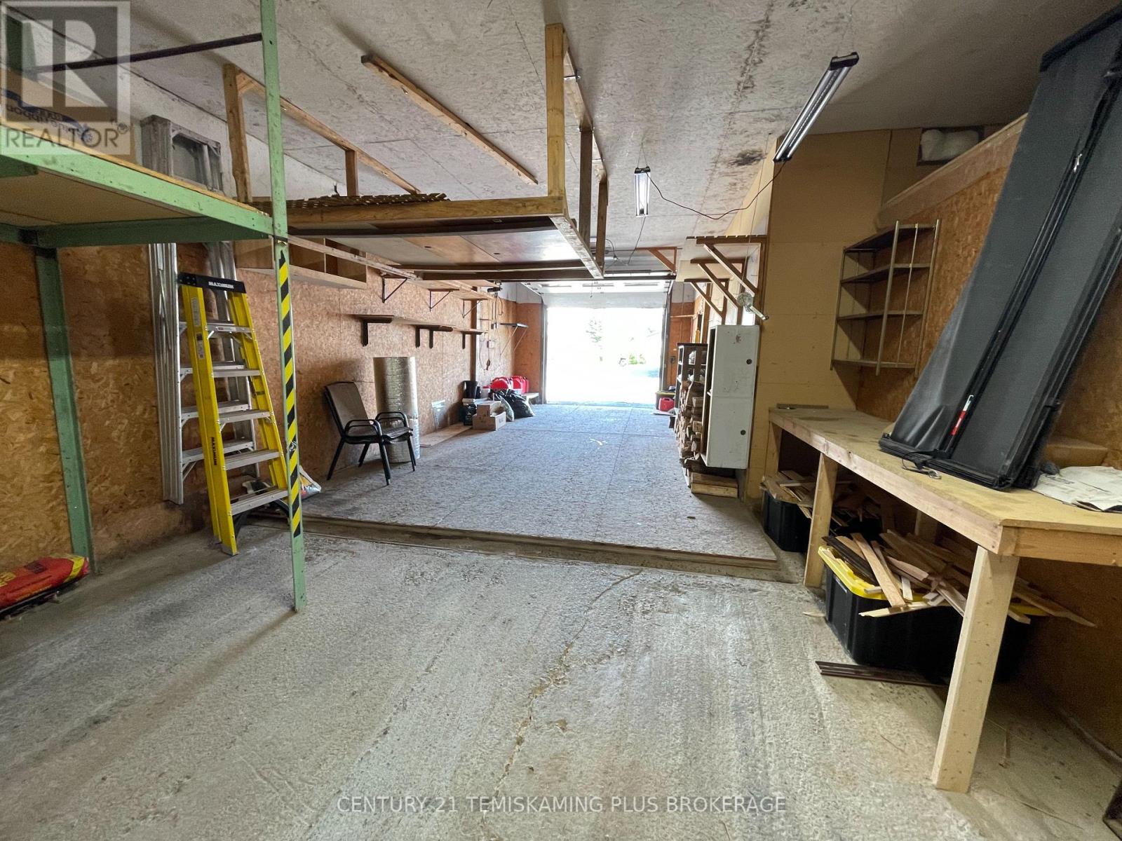 226 LAURETTE STREET - 10