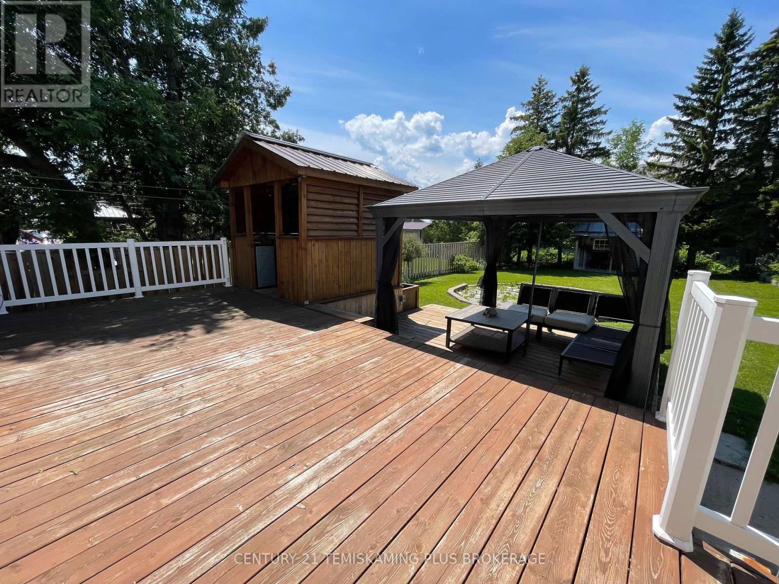 226 LAURETTE STREET - 11