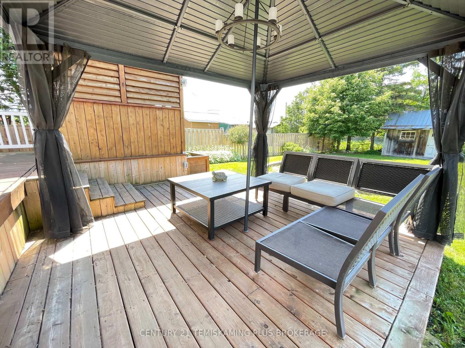 226 LAURETTE STREET - 13