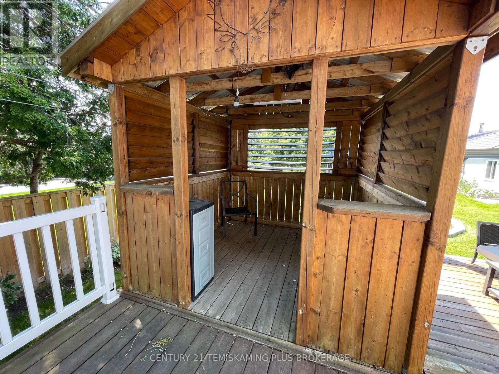 226 LAURETTE STREET - 14