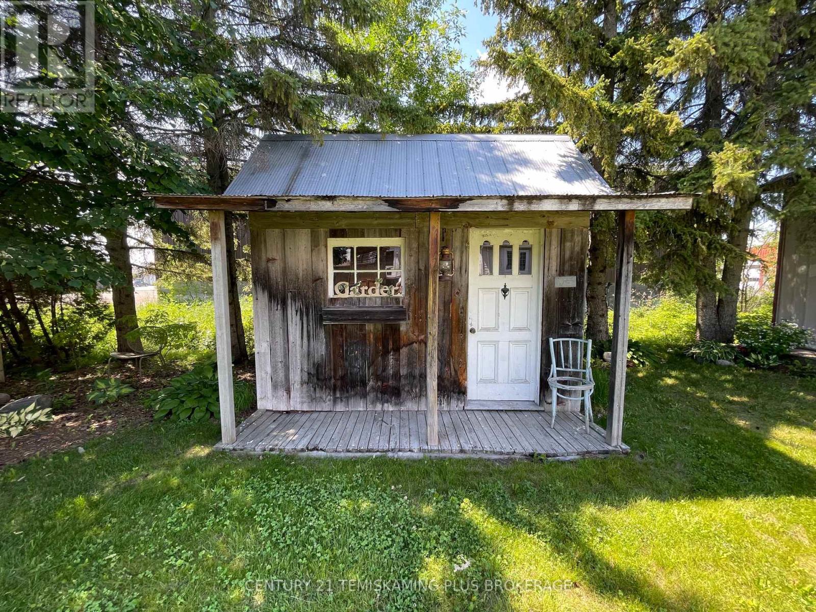 226 LAURETTE STREET - 15