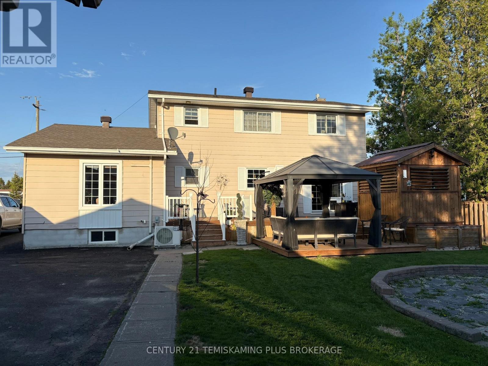 226 LAURETTE STREET - 16