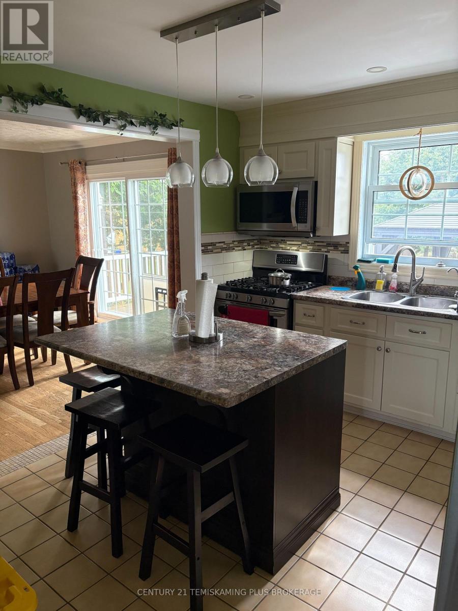 226 LAURETTE STREET - 19