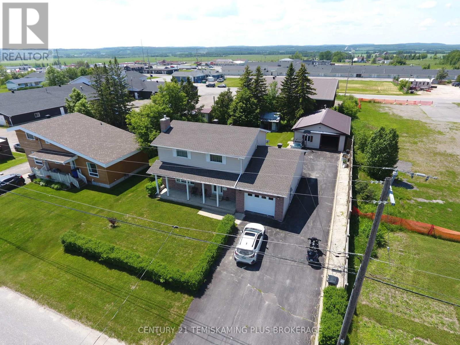 226 LAURETTE STREET - 2