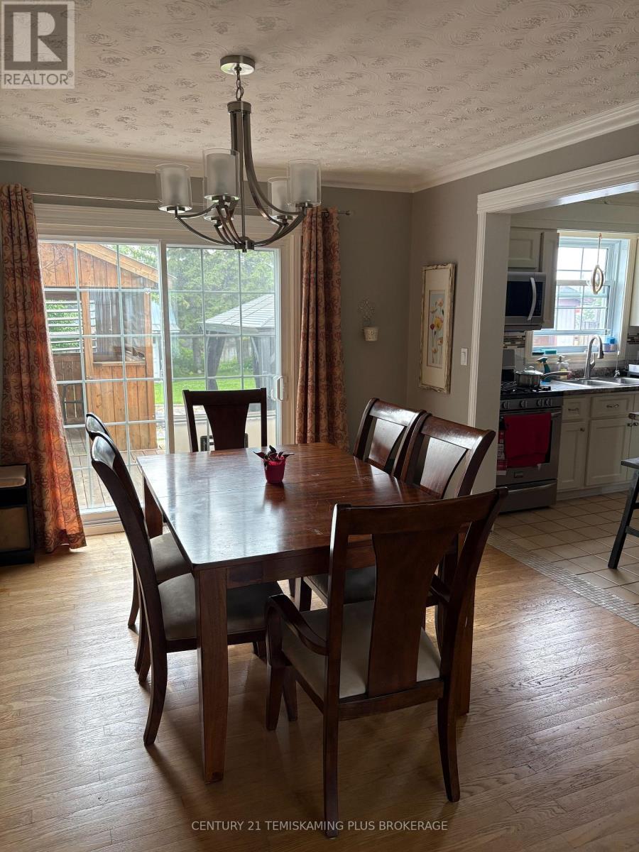 226 LAURETTE STREET - 20