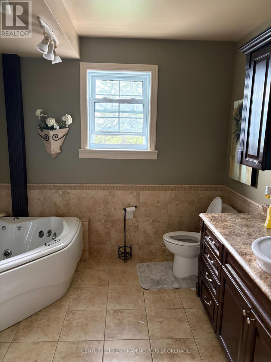 226 LAURETTE STREET - 28