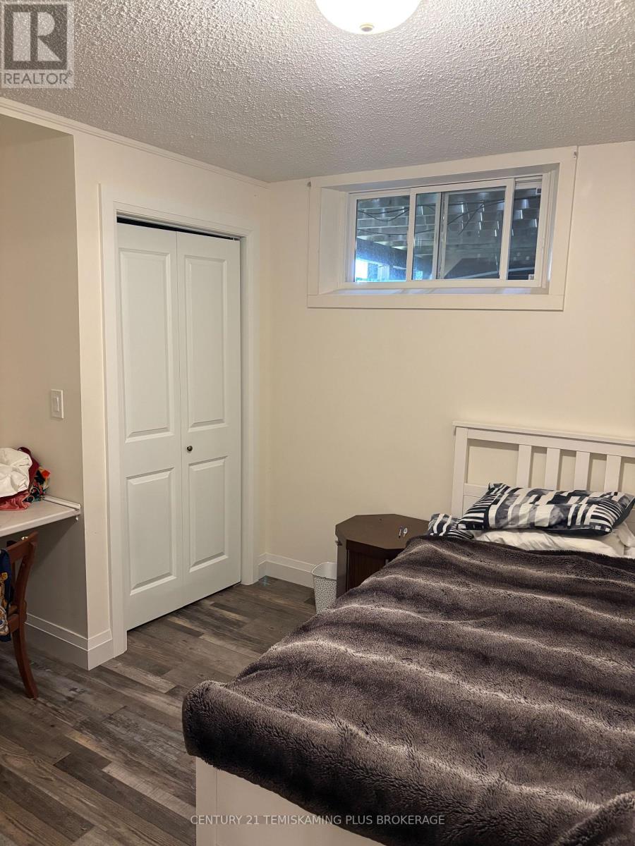 226 LAURETTE STREET - 36