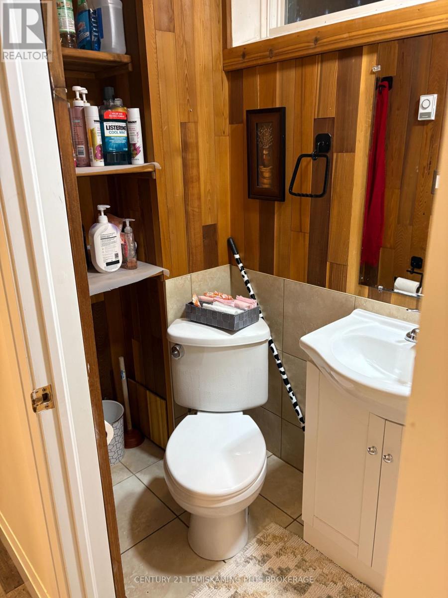 226 LAURETTE STREET - 37