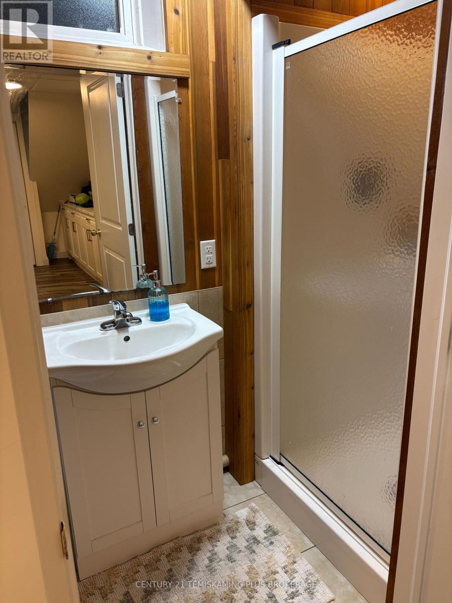 226 LAURETTE STREET - 38