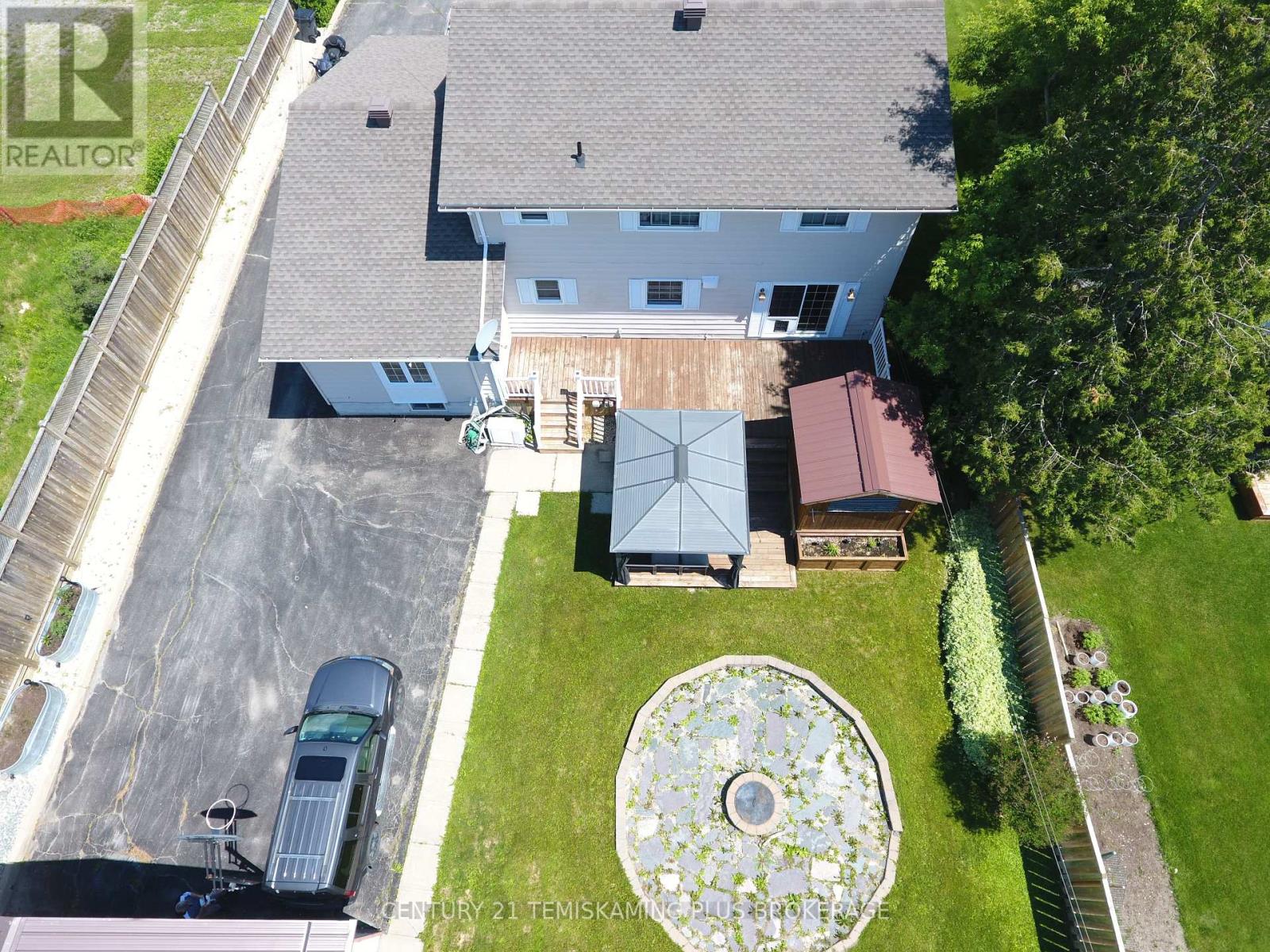 226 LAURETTE STREET - 5