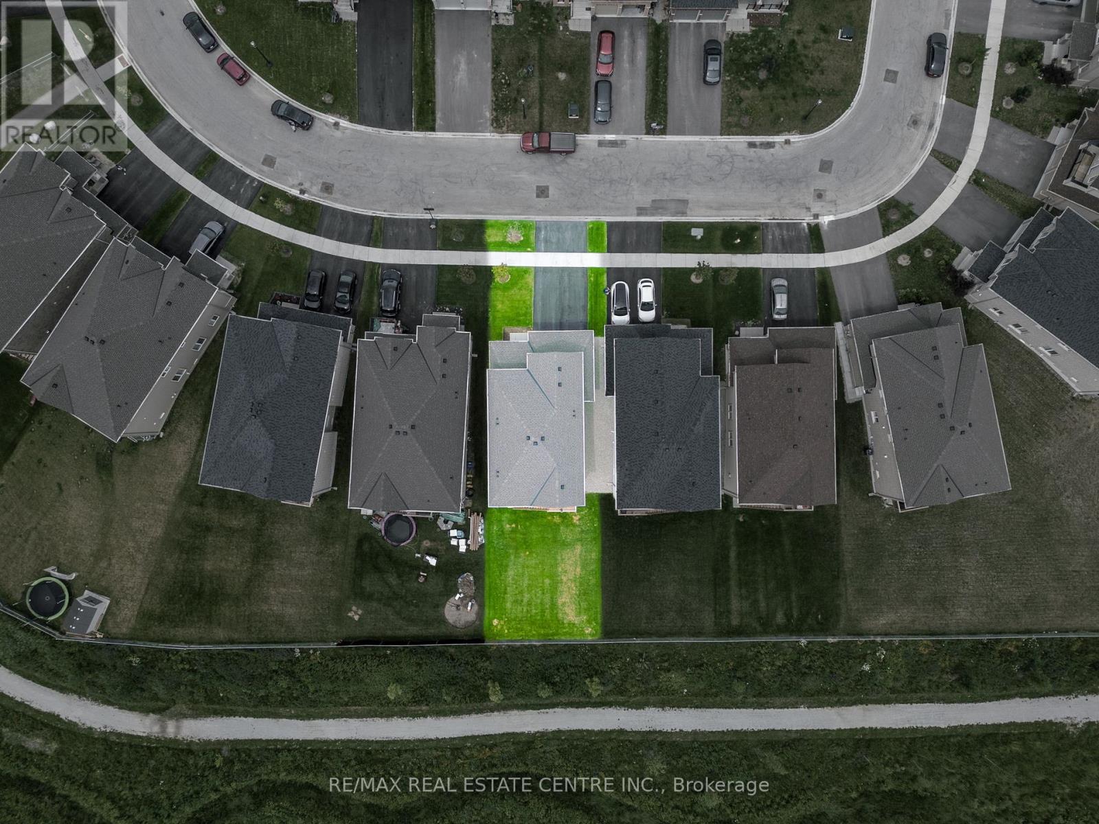749 GILMOUR CRESCENT - 3