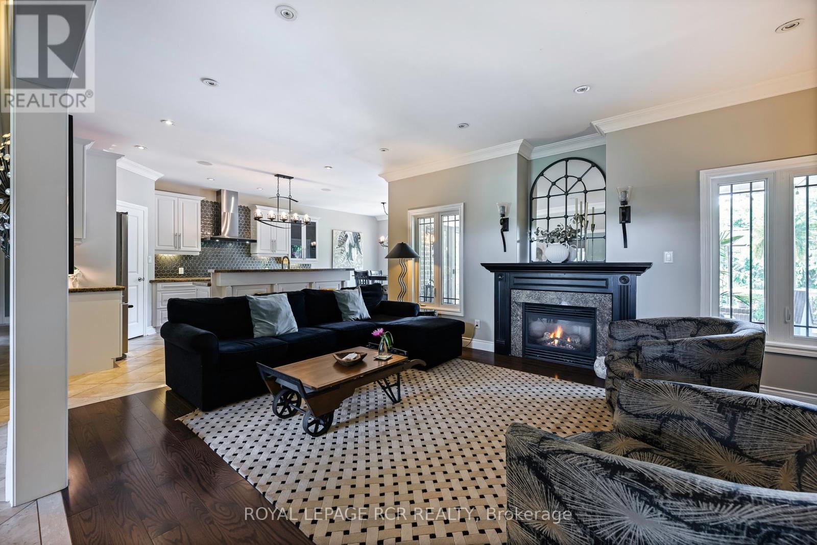 6 BROOKHAVEN CRESCENT - 14