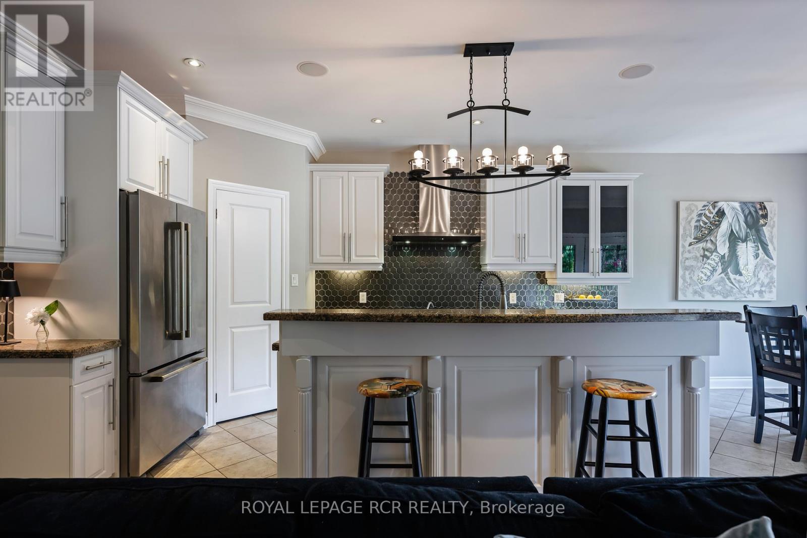 6 BROOKHAVEN CRESCENT - 15