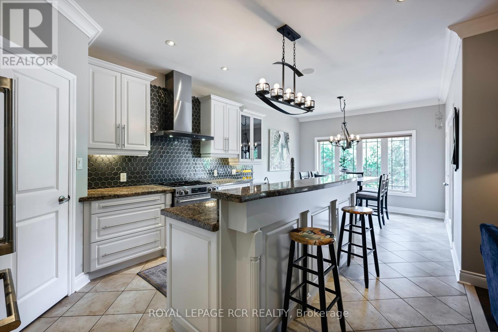 6 BROOKHAVEN CRESCENT - 16