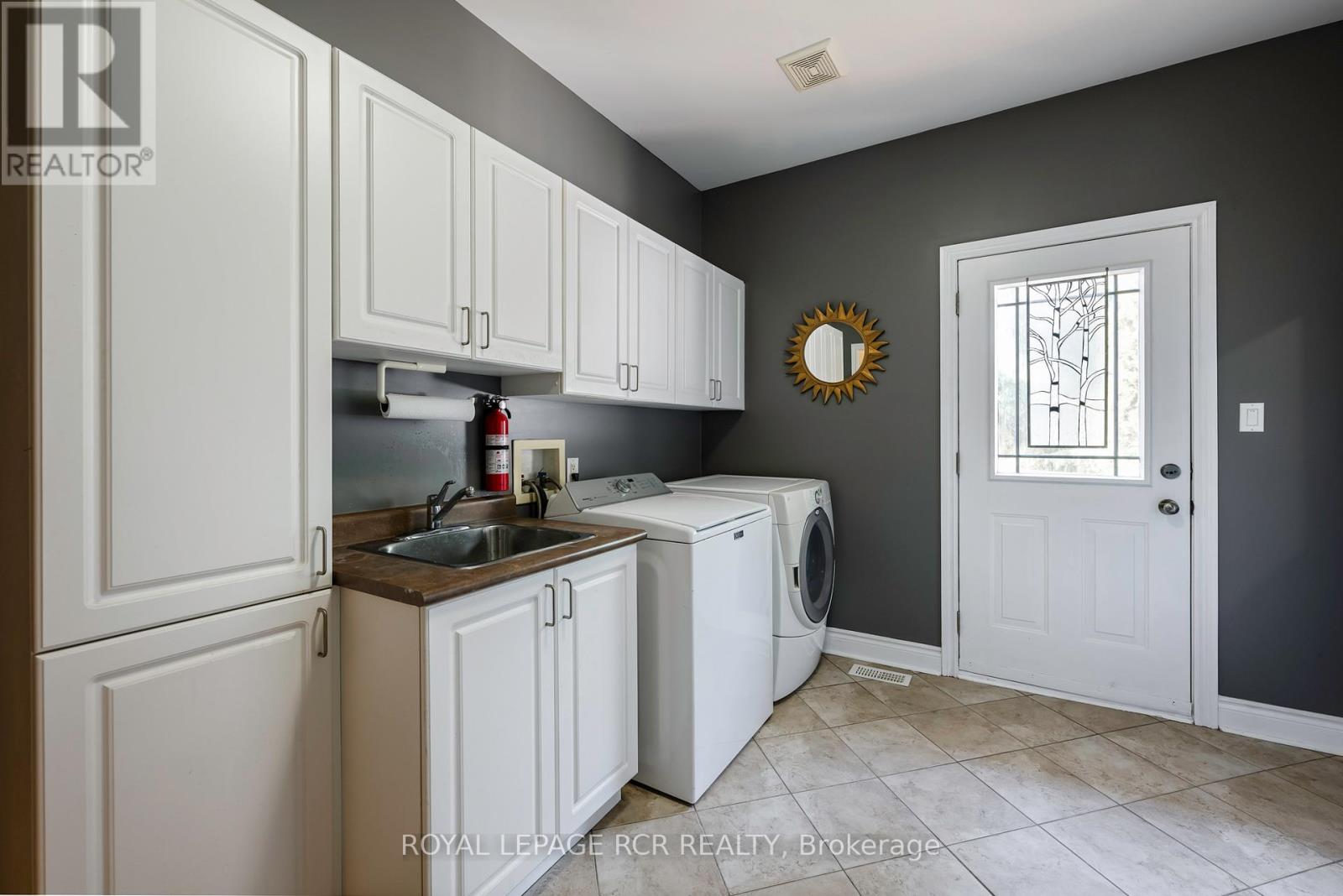 6 BROOKHAVEN CRESCENT - 22