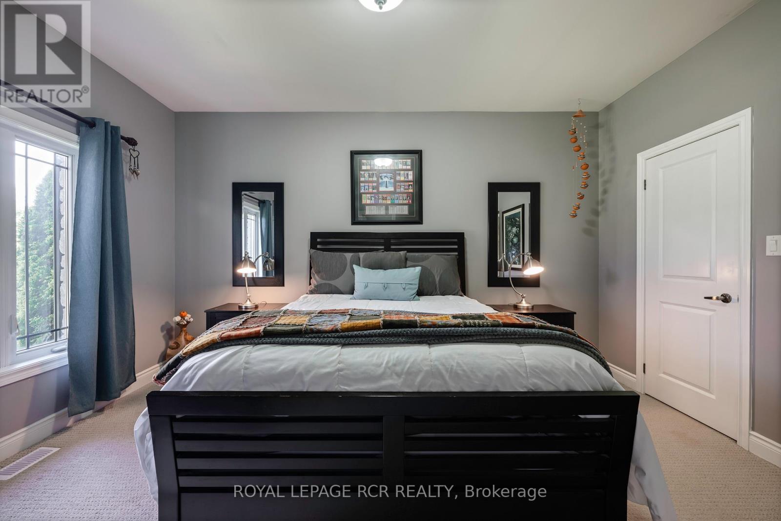 6 BROOKHAVEN CRESCENT - 25
