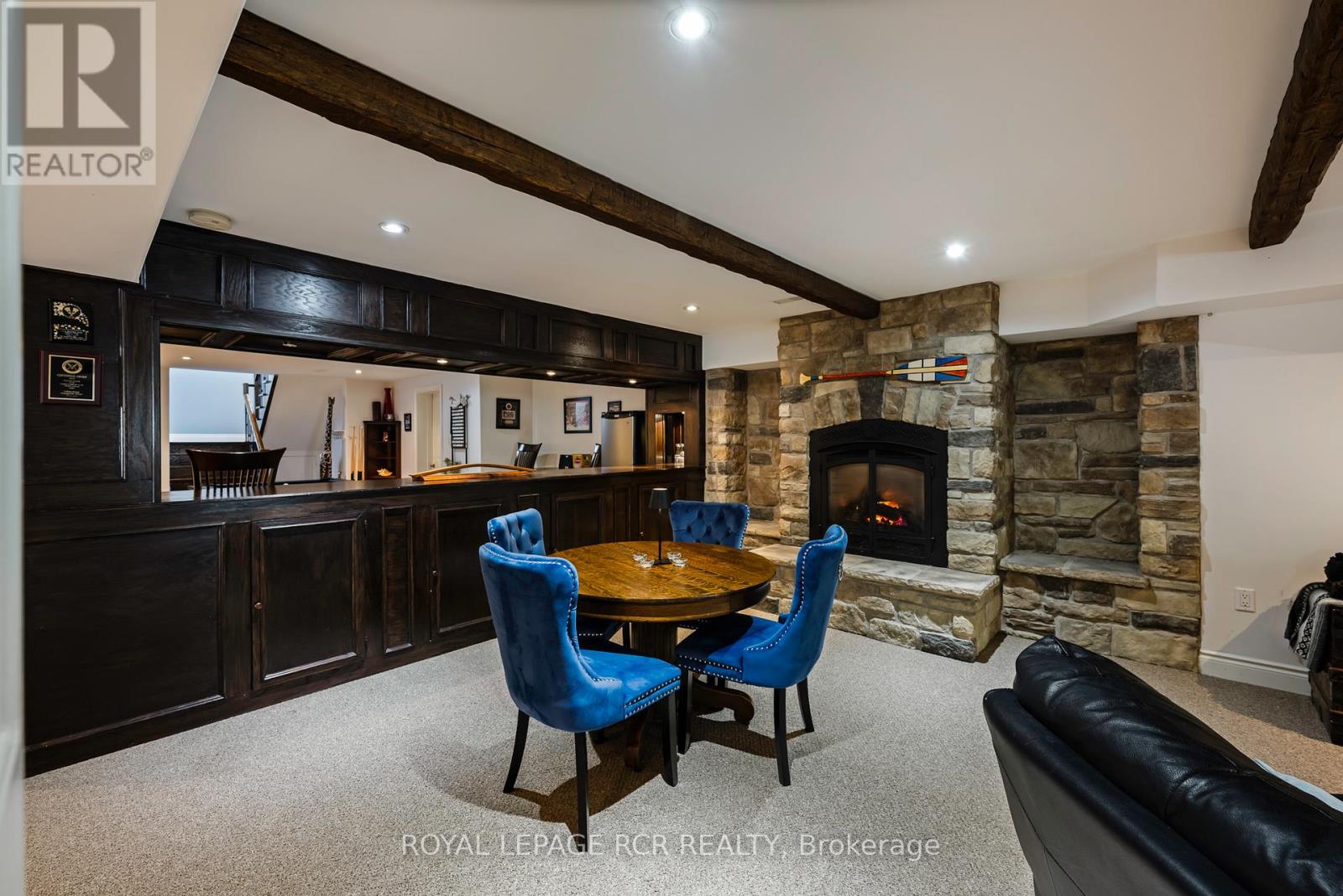 6 BROOKHAVEN CRESCENT - 34