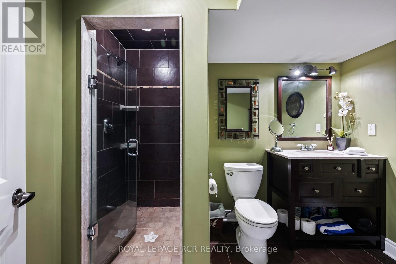 6 BROOKHAVEN CRESCENT - 40