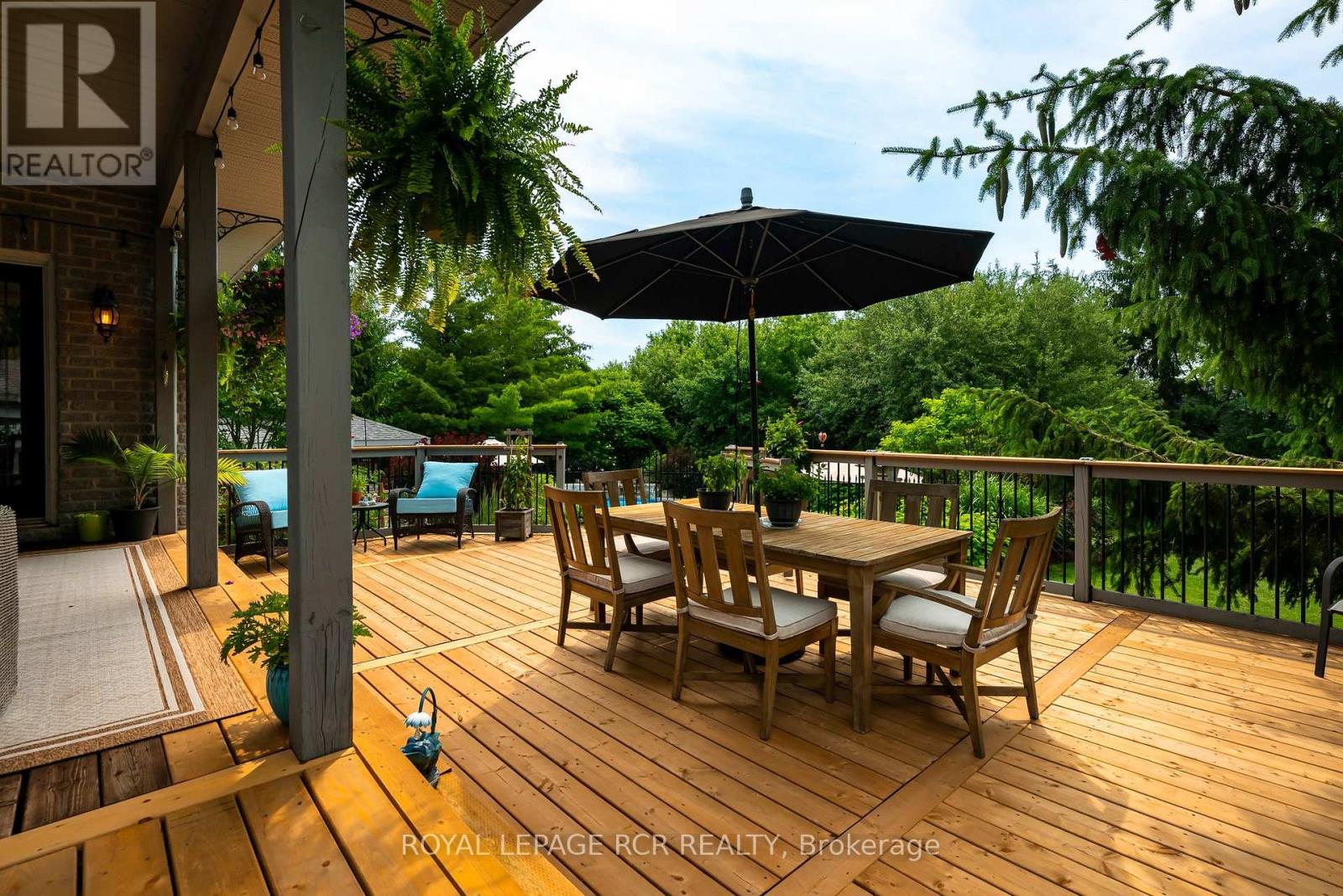 6 BROOKHAVEN CRESCENT - 6