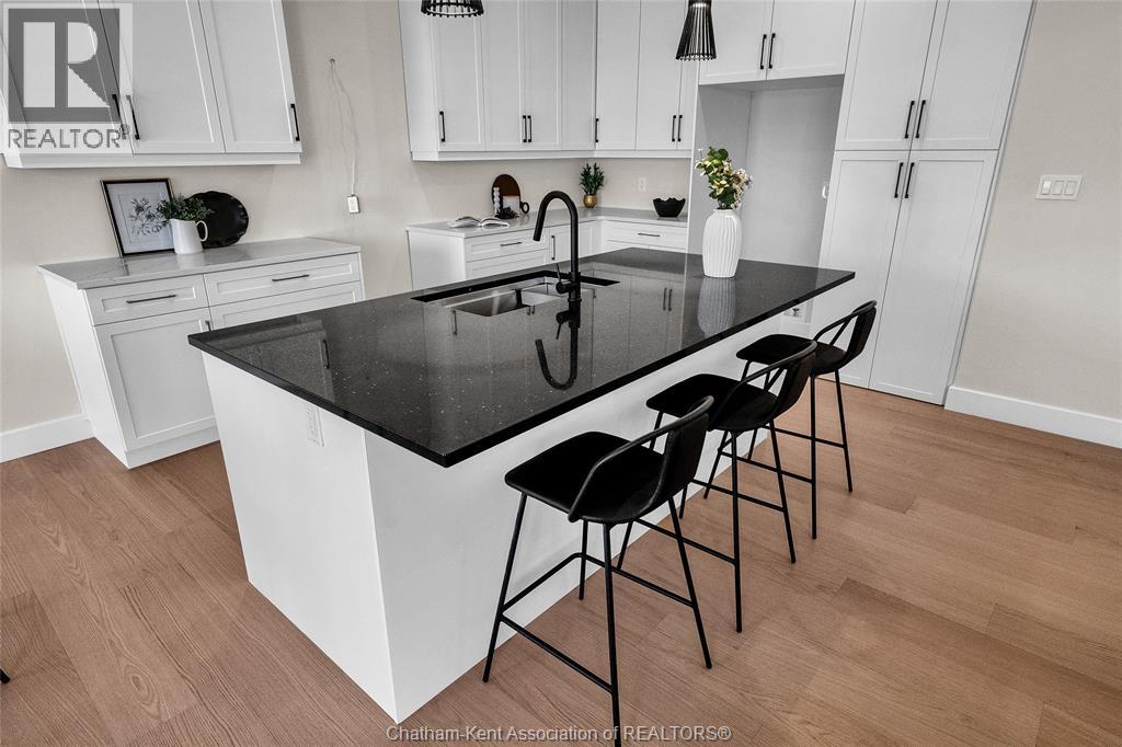 211 Rosewood CRESCENT - 22
