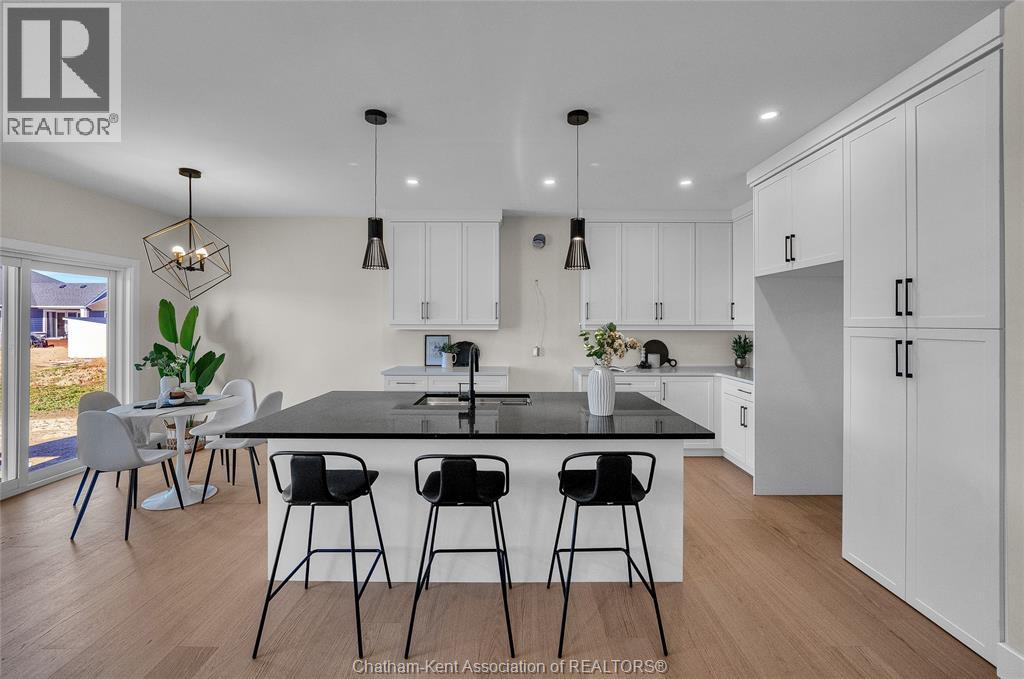 211 Rosewood CRESCENT - 15